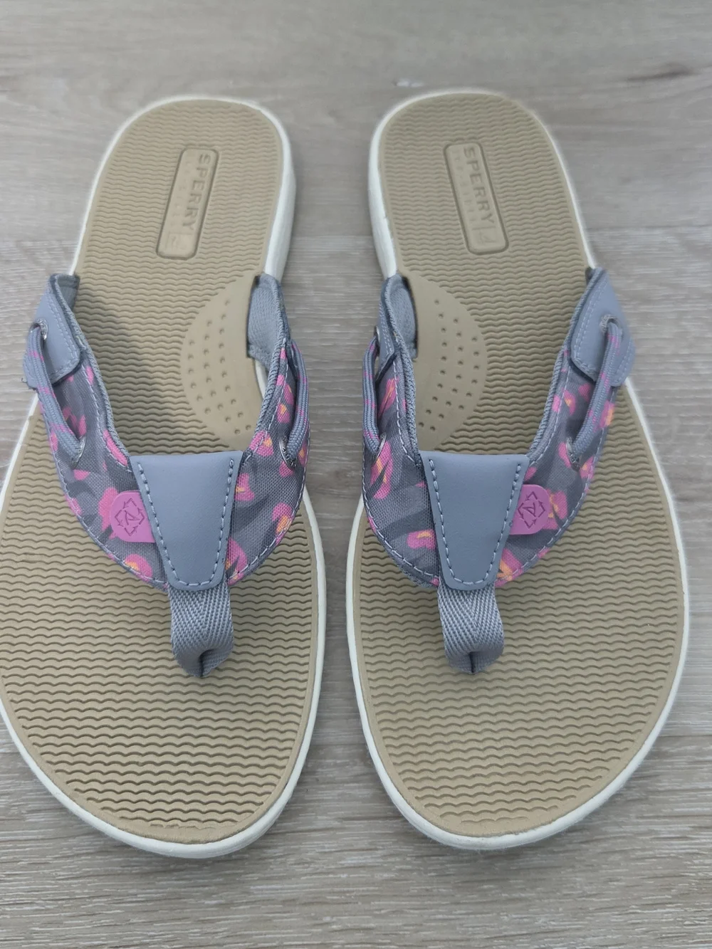 Sperry Top-Sider Women's Size 8M Flip Flops Gray Pink Floral Sandals NWOB